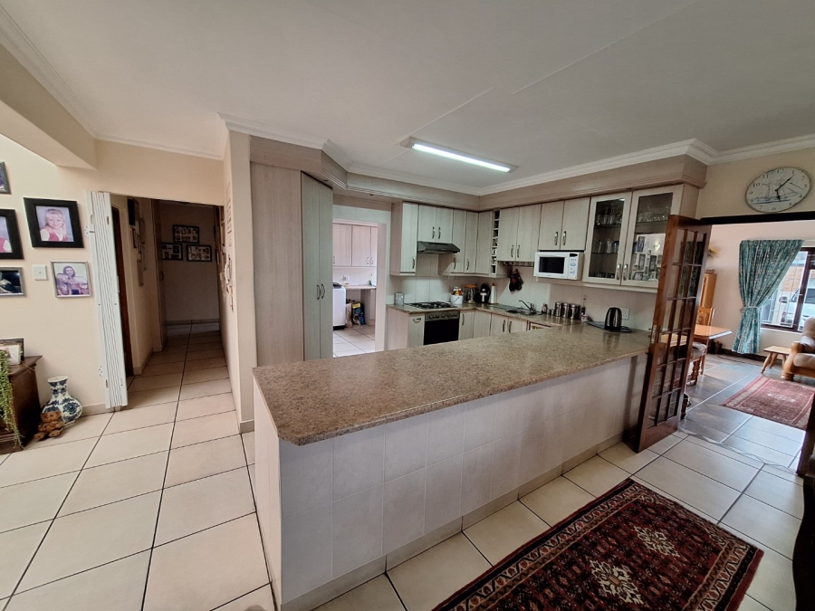 6 Bedroom Property for Sale in Bayview Western Cape